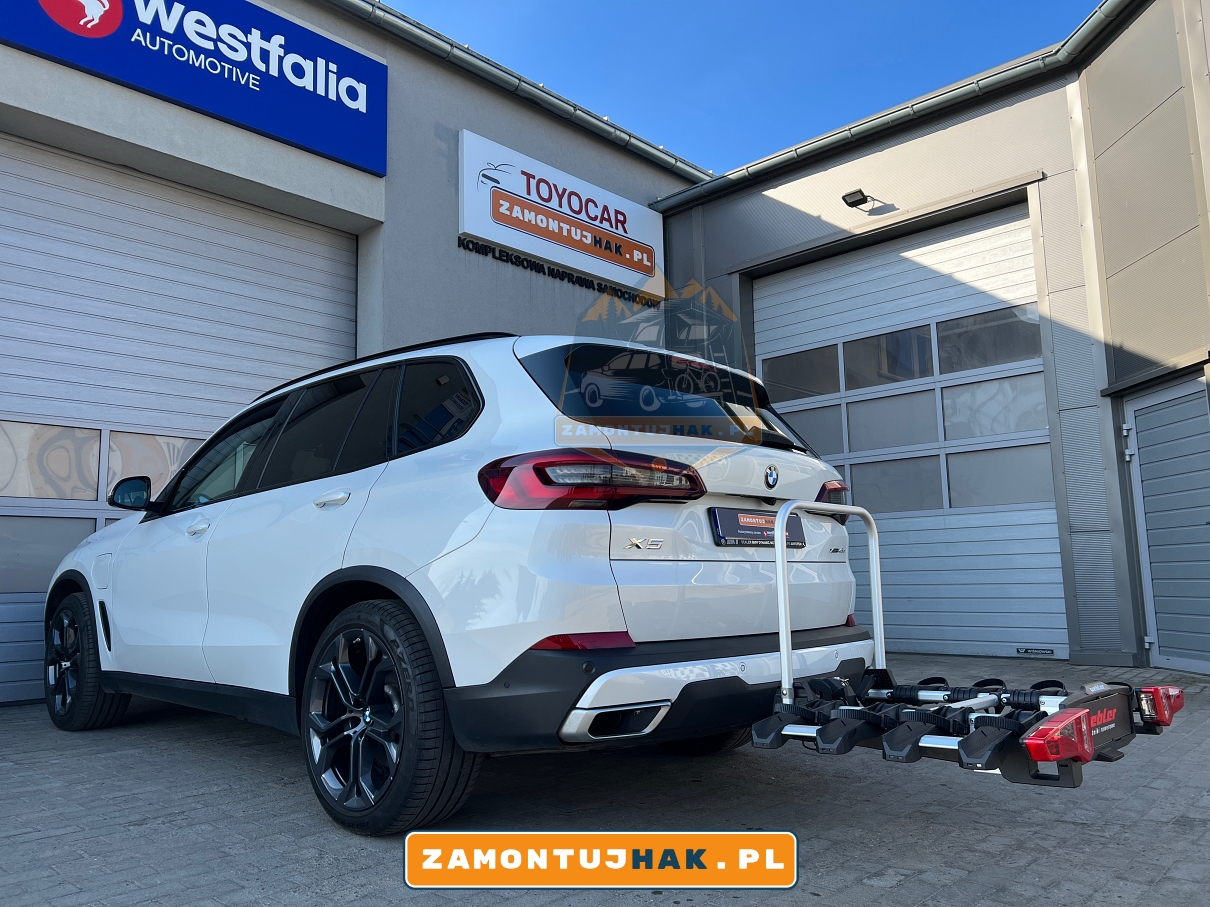 Wygodny transport rowerów na BMW X5 G05 z bagażnikiem rowerowym Uebler i41s